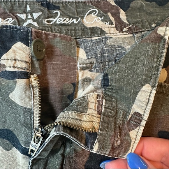 Arizona Jean Company Y2K Mini Shorts. Green Camo. Size: 9. - Picture 3 of 6